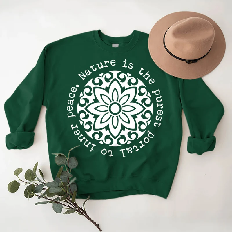 Olivenorma – Die Natur ist das reinste Portal zum inneren Frieden – Fleece-Sweatshirt mit spirituellem Motiv
