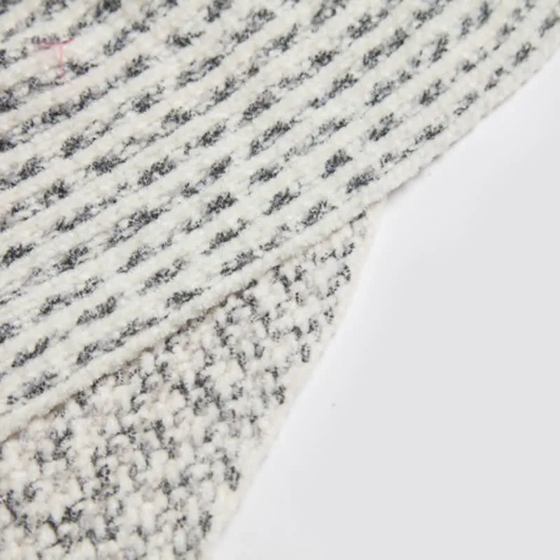 Olivenorma gestreifter Strickpulloverschal
