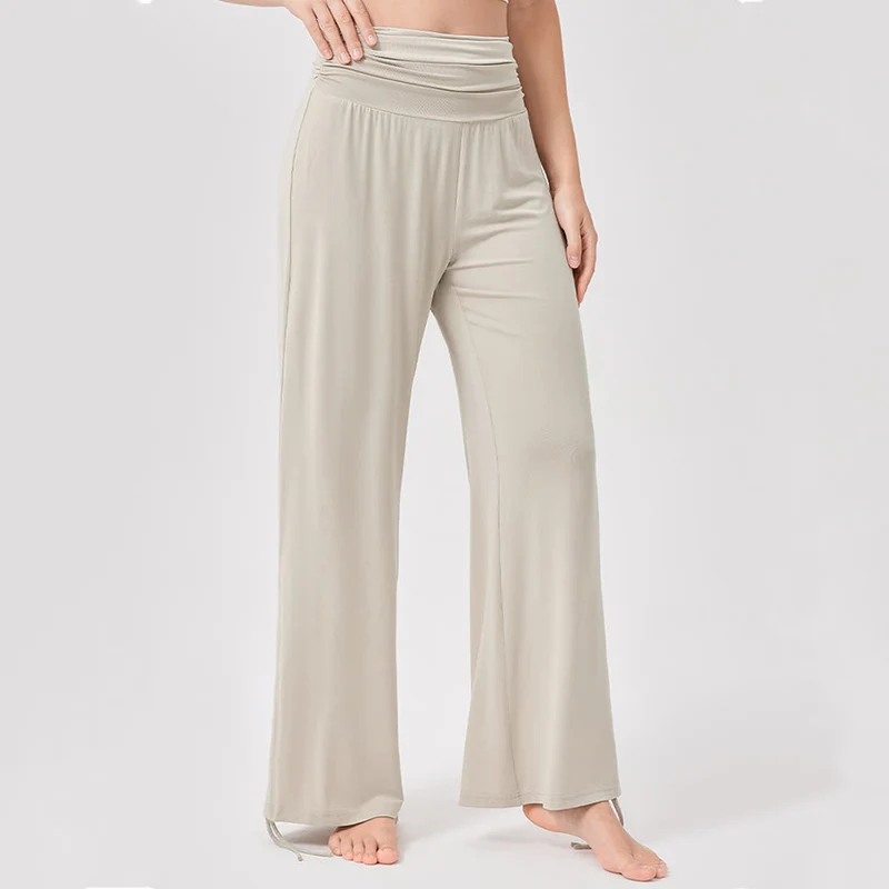 Olivenorma – Yogahose aus Viskose mit hoher Taille und lockerer Passform und Raffung