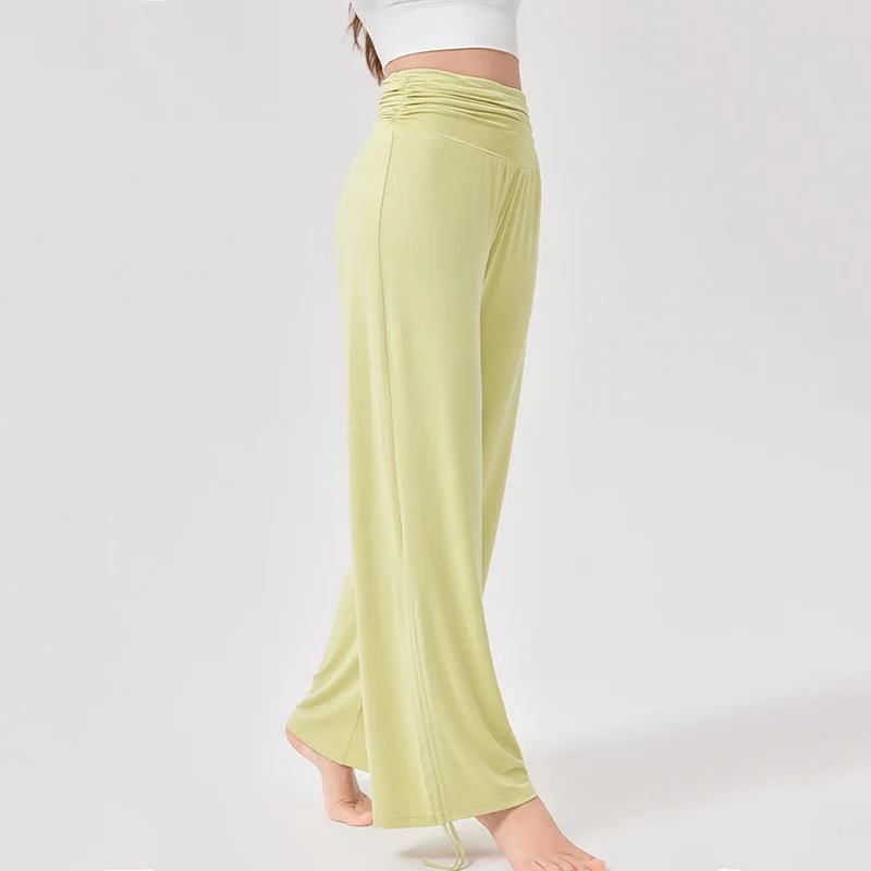 Olivenorma – Yogahose aus Viskose mit hoher Taille und lockerer Passform und Raffung