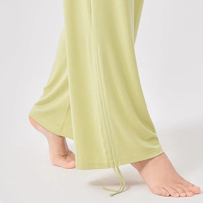 Olivenorma – Yogahose aus Viskose mit hoher Taille und lockerer Passform und Raffung