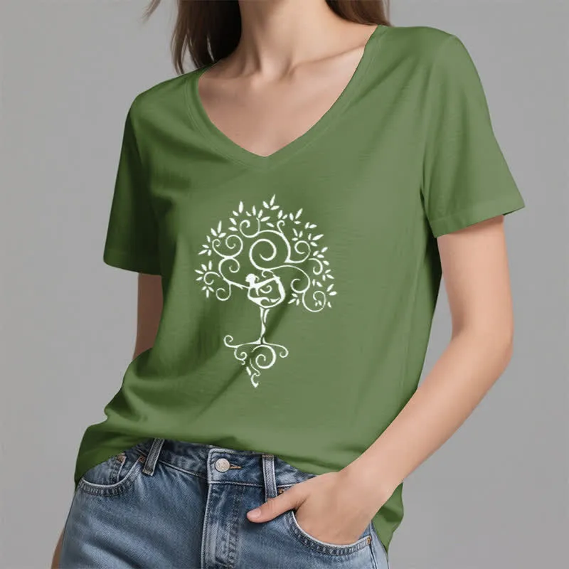 Olivenorma Yoga Baumpose T-Shirt mit V-Ausschnitt