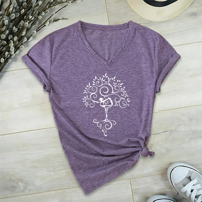 Olivenorma Yoga Baumpose T-Shirt mit V-Ausschnitt