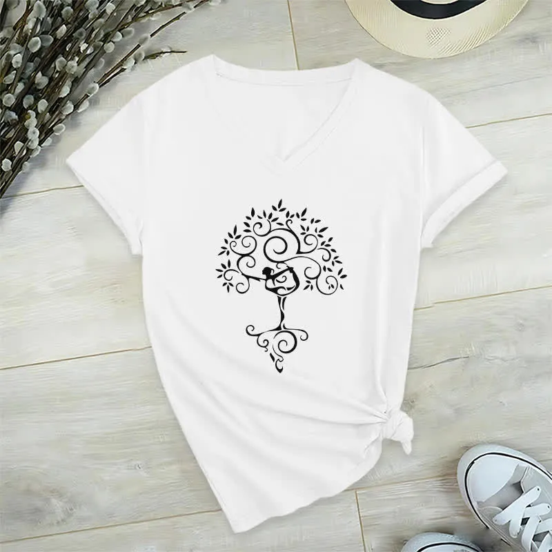 Olivenorma Yoga Baumpose T-Shirt mit V-Ausschnitt