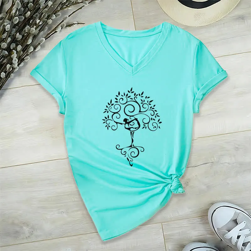 Olivenorma Yoga Baumpose T-Shirt mit V-Ausschnitt