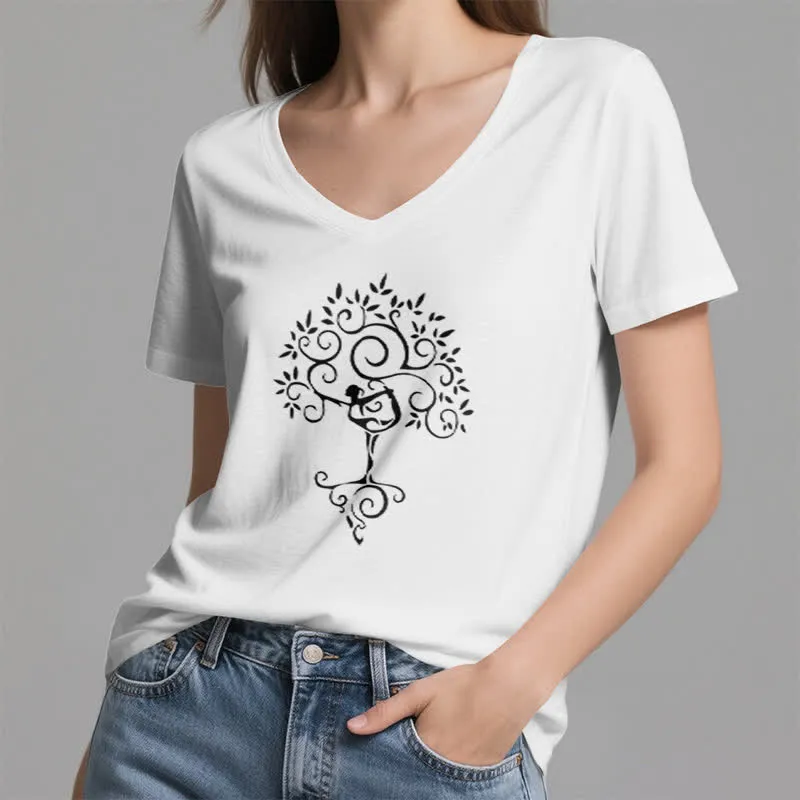 Olivenorma Yoga Baumpose T-Shirt mit V-Ausschnitt