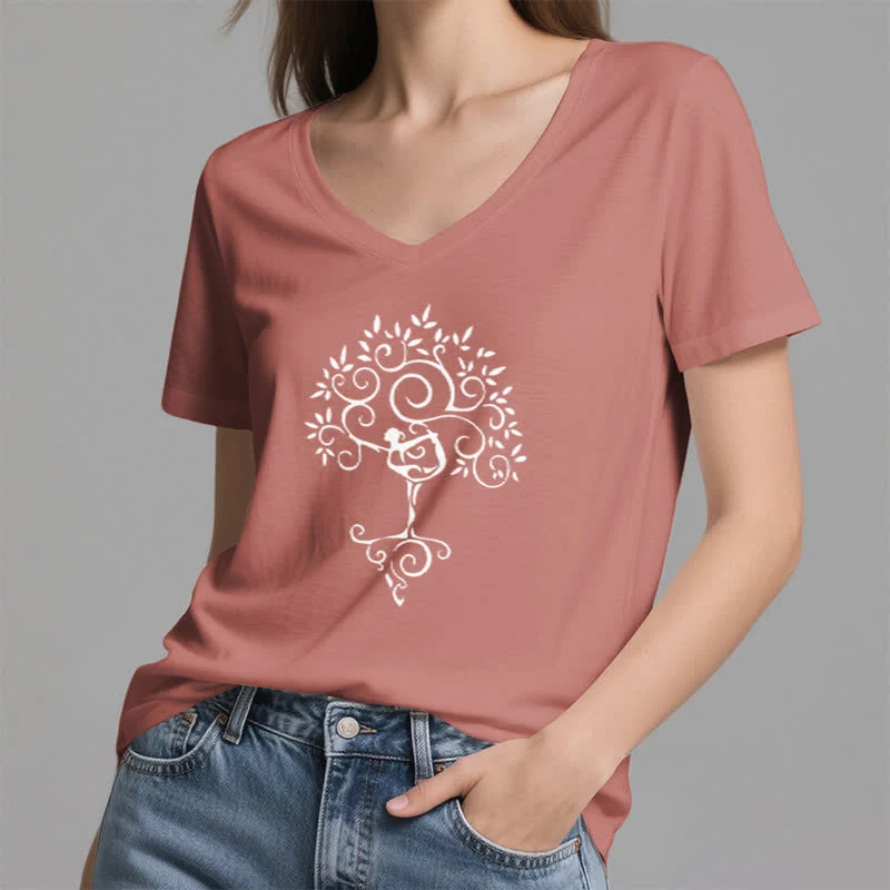 Olivenorma Yoga Baumpose T-Shirt mit V-Ausschnitt