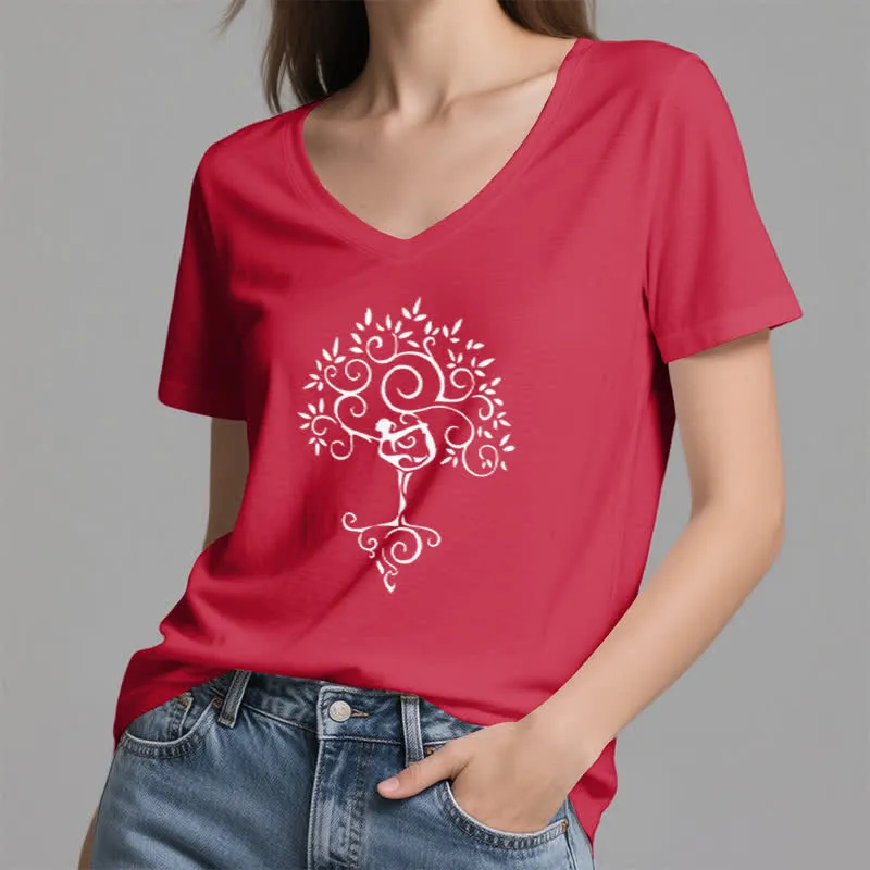 Olivenorma Yoga Baumpose T-Shirt mit V-Ausschnitt