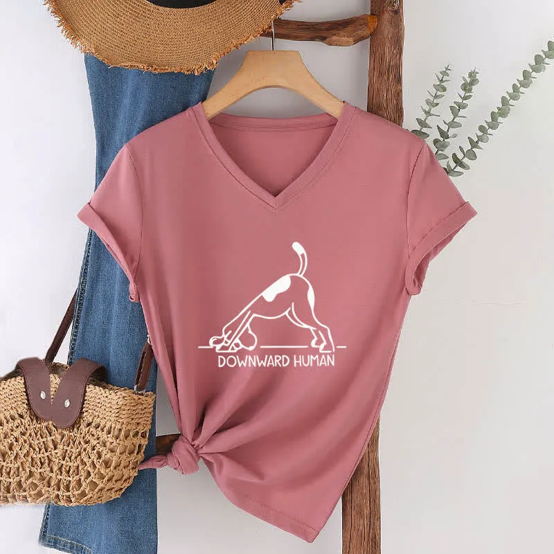 Olivenorma Downward-Facing Dog Yoga T-Shirt mit V-Ausschnitt