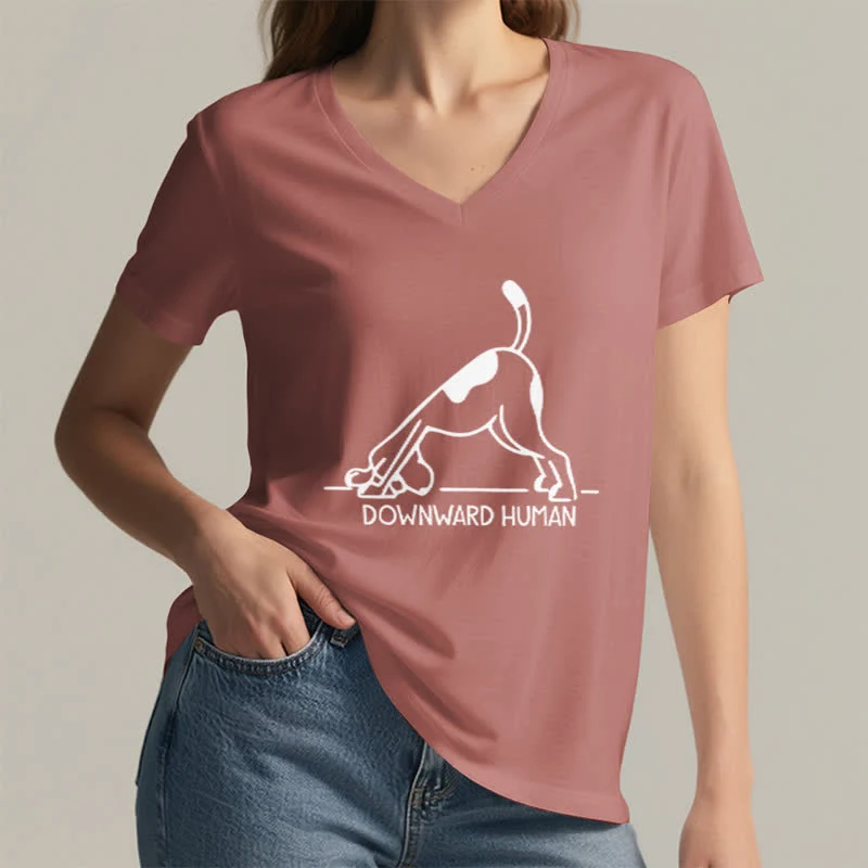 Olivenorma Downward-Facing Dog Yoga T-Shirt mit V-Ausschnitt