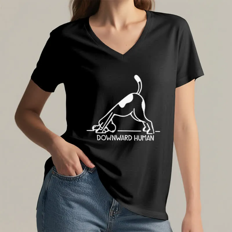 Olivenorma Downward-Facing Dog Yoga T-Shirt mit V-Ausschnitt