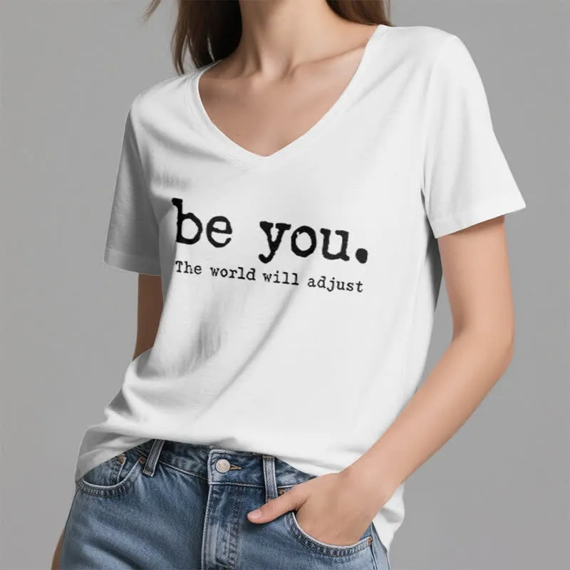 Olivenorma „Sei du selbst, die Welt wird sich anpassen“ T-Shirt mit V-Ausschnitt
