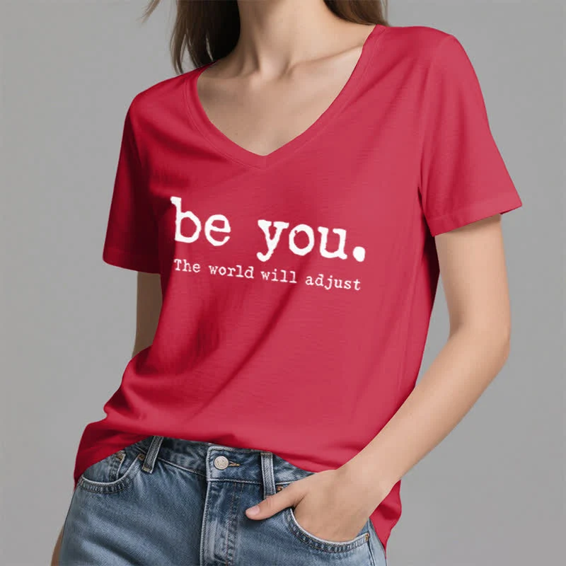 Olivenorma „Sei du selbst, die Welt wird sich anpassen“ T-Shirt mit V-Ausschnitt
