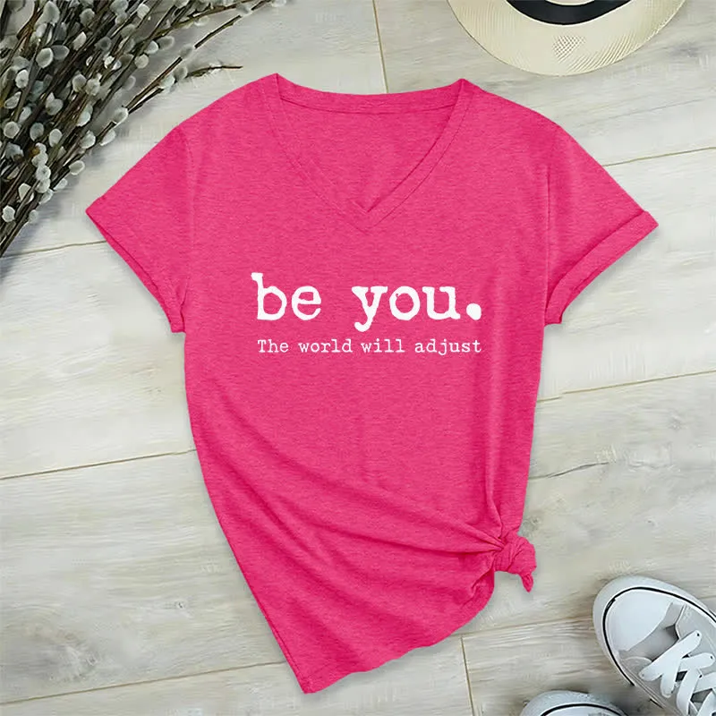 Olivenorma „Sei du selbst, die Welt wird sich anpassen“ T-Shirt mit V-Ausschnitt