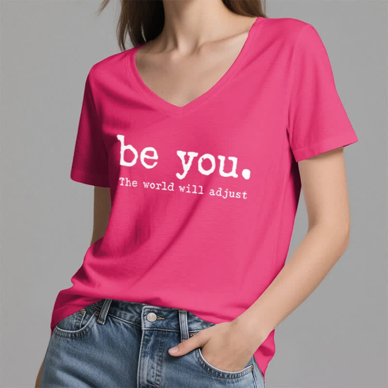 Olivenorma „Sei du selbst, die Welt wird sich anpassen“ T-Shirt mit V-Ausschnitt