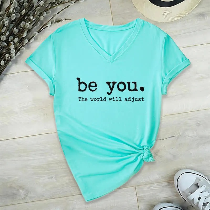 Olivenorma „Sei du selbst, die Welt wird sich anpassen“ T-Shirt mit V-Ausschnitt