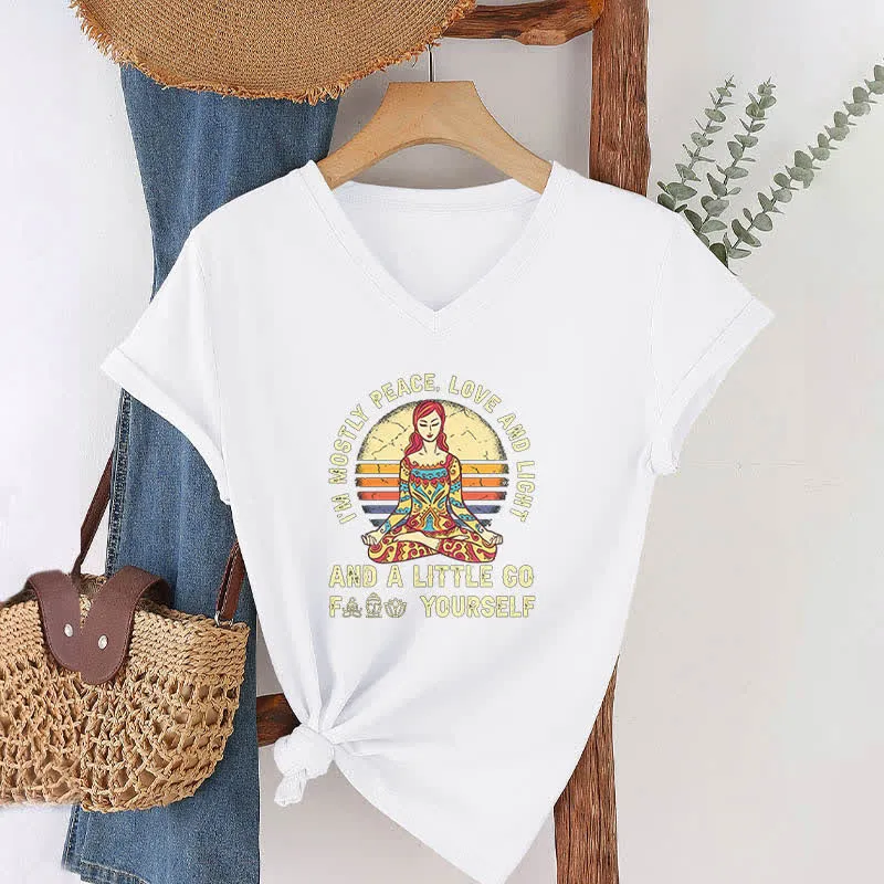 Olivenorma Yoga-T-Shirt „Ich bin hauptsächlich Frieden, Liebe und Licht“