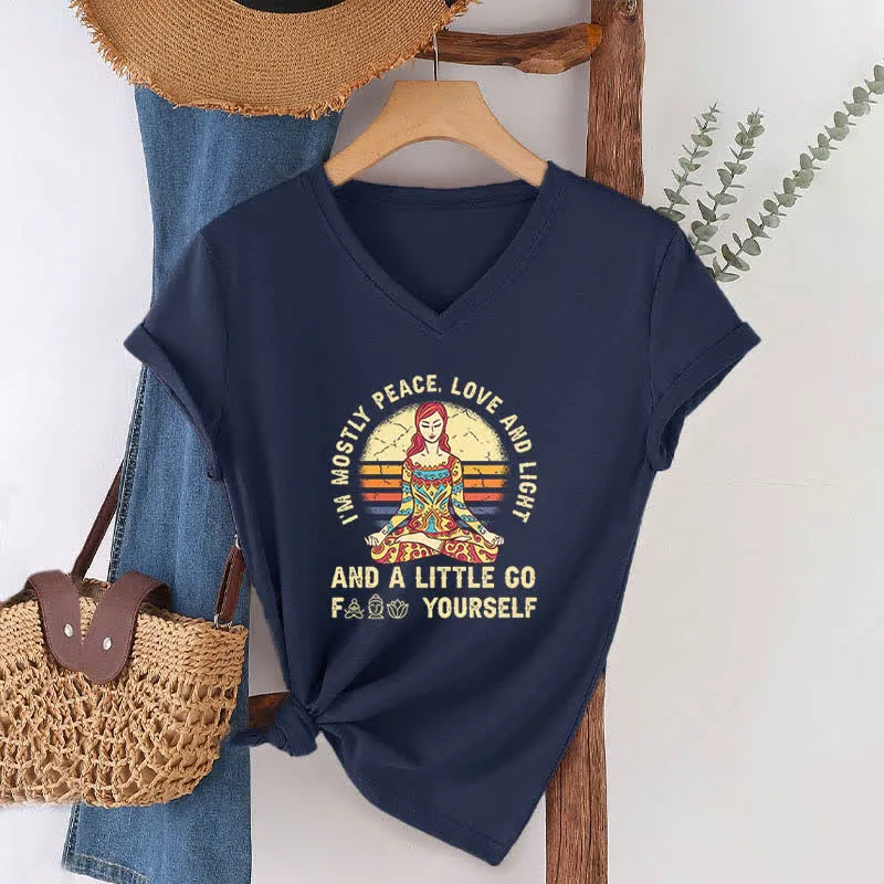 Olivenorma Yoga-T-Shirt „Ich bin hauptsächlich Frieden, Liebe und Licht“
