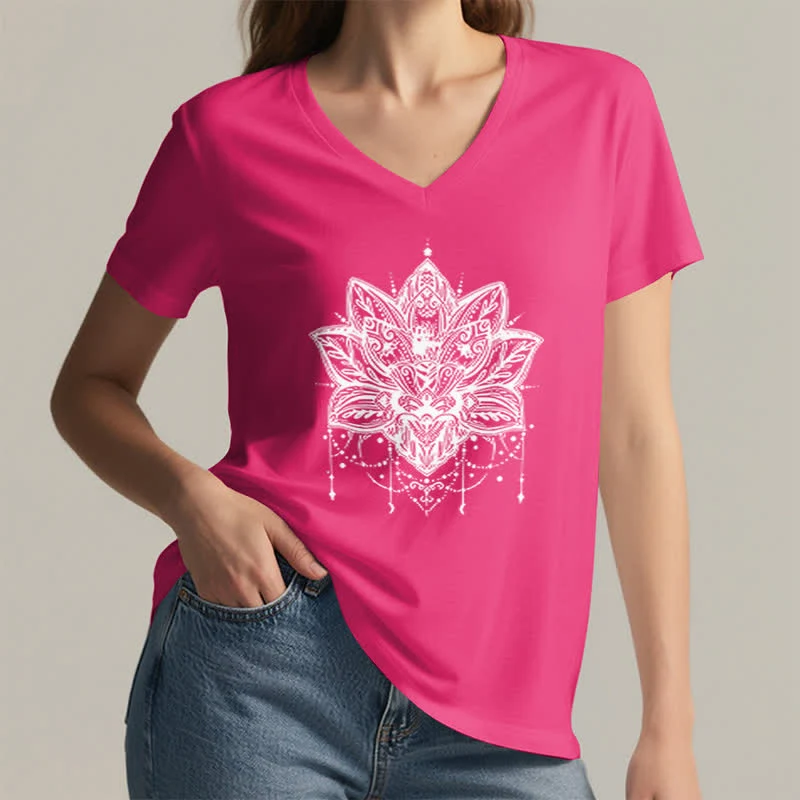 Olivenorma – T-Shirt mit V-Ausschnitt und Lotus-Print