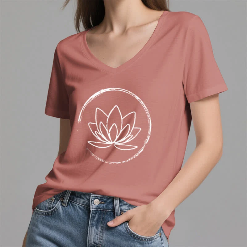 Olivenorma Boho-T-Shirt mit lockerem V-Ausschnitt und Lotusblume