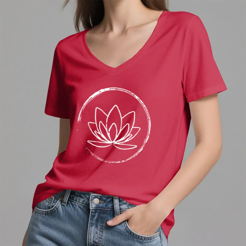 Olivenorma Boho-T-Shirt mit lockerem V-Ausschnitt und Lotusblume