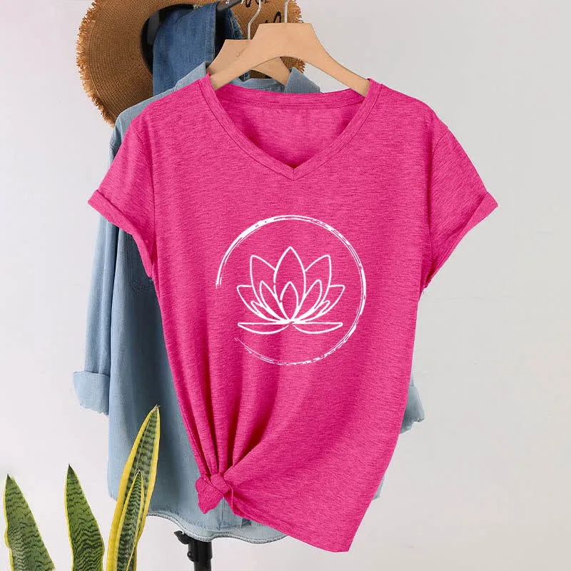 Olivenorma Boho-T-Shirt mit lockerem V-Ausschnitt und Lotusblume
