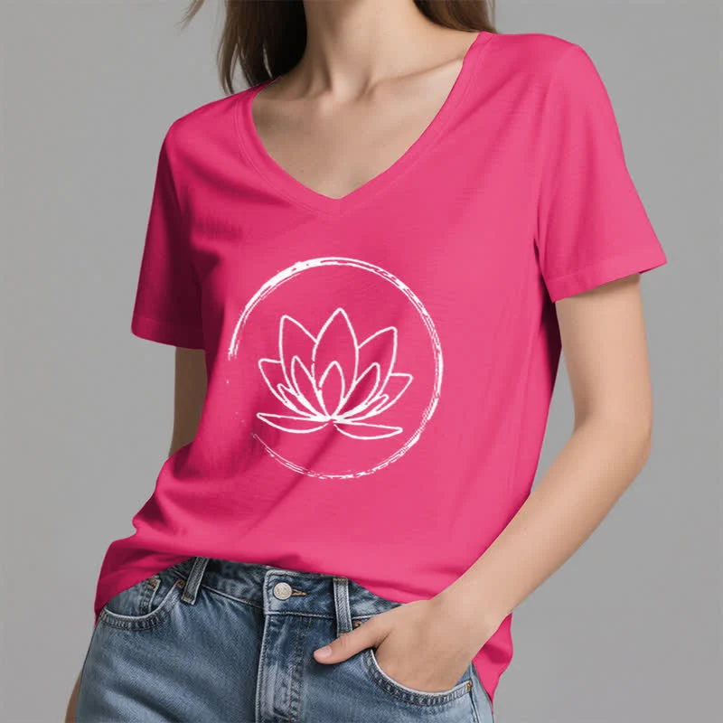 Olivenorma Boho-T-Shirt mit lockerem V-Ausschnitt und Lotusblume