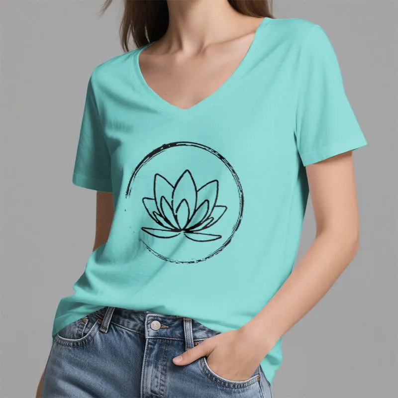 Olivenorma Boho-T-Shirt mit lockerem V-Ausschnitt und Lotusblume