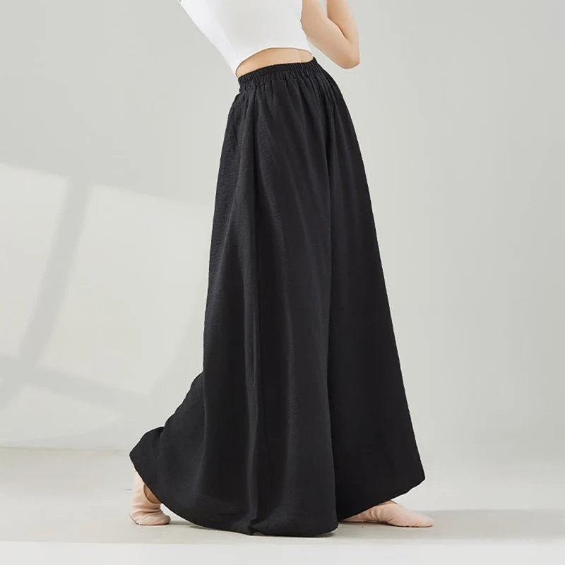 Olivenorma – Drapierte Yoga-Hose aus Viskose mit weitem Bein