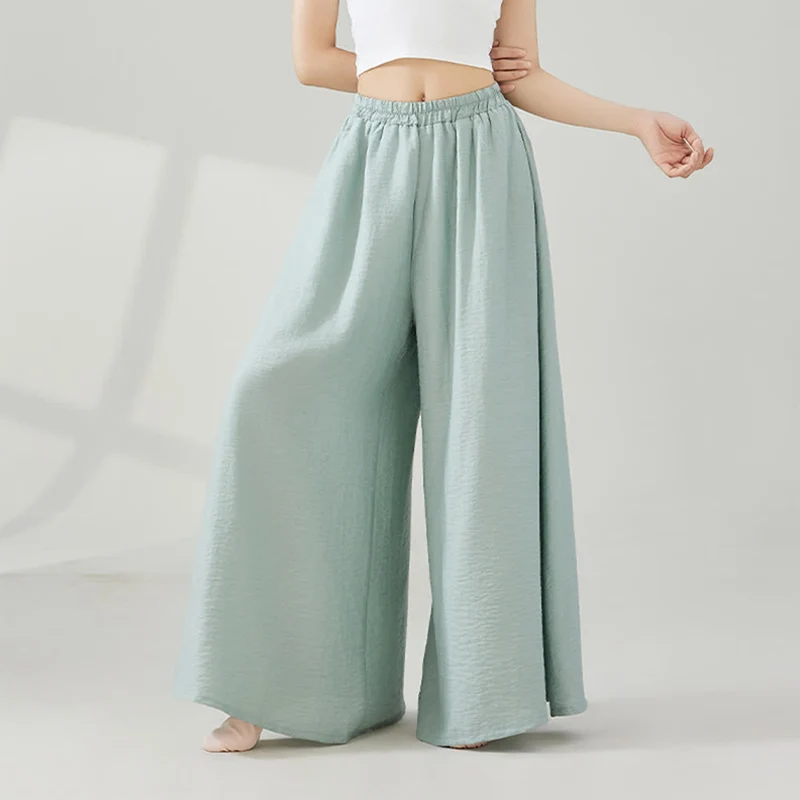 Olivenorma – Drapierte Yoga-Hose aus Viskose mit weitem Bein