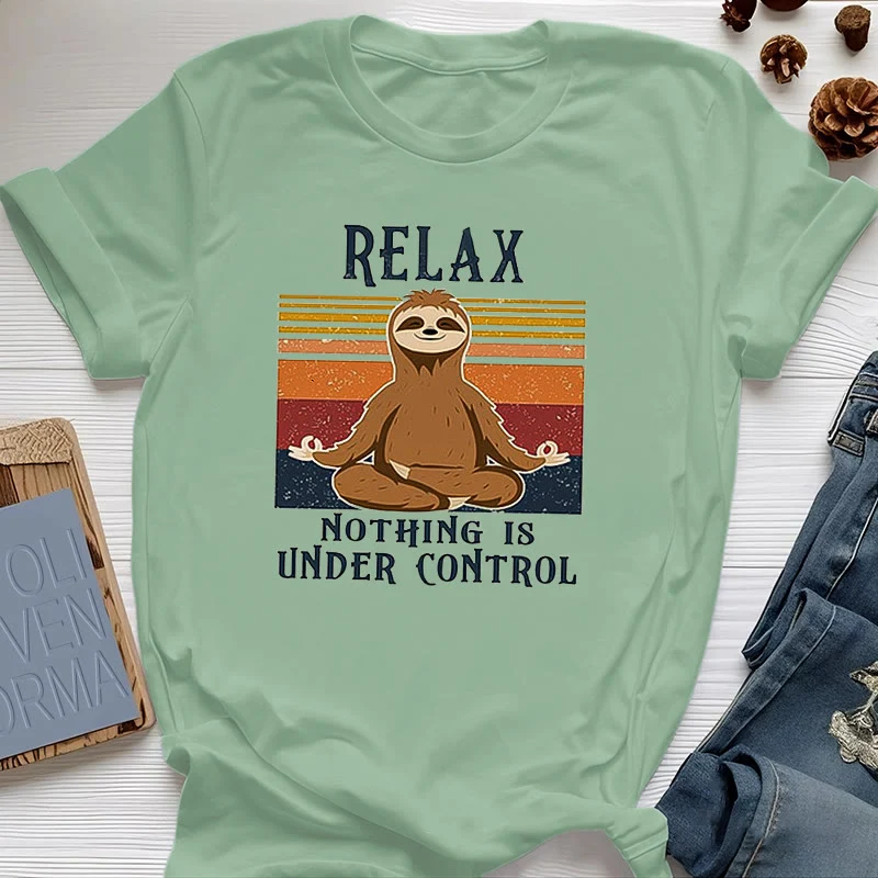 Olivenorma – Entspanntes Retro-Baumwoll-T-Shirt mit Faultier-Motiv