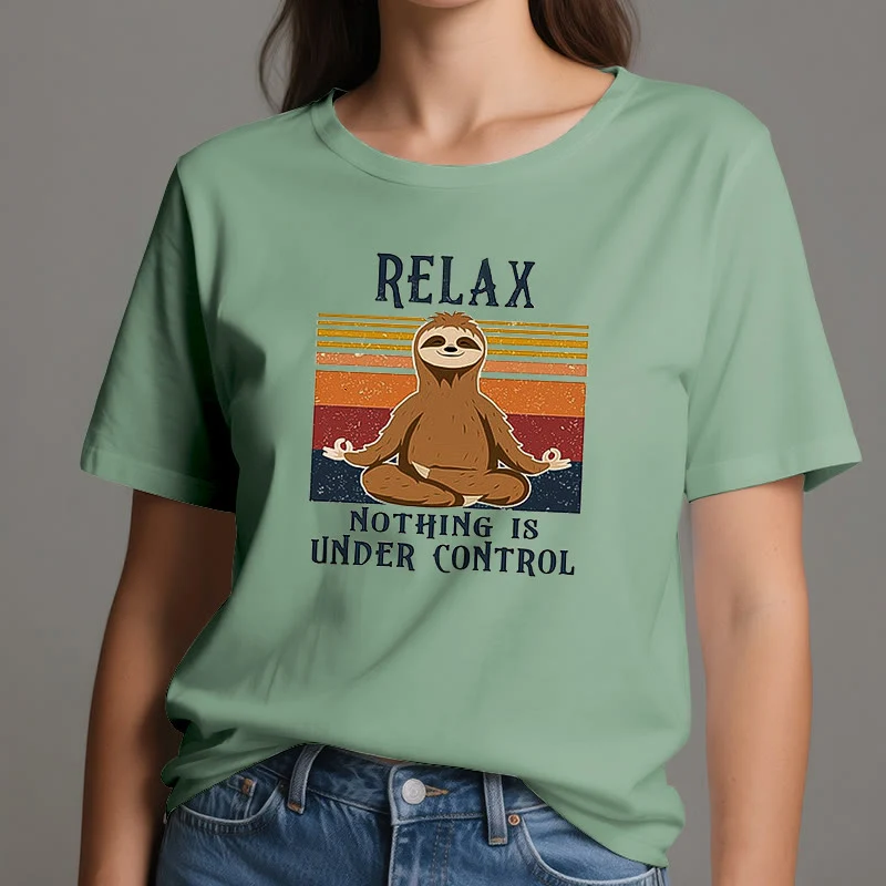Olivenorma – Entspanntes Retro-Baumwoll-T-Shirt mit Faultier-Motiv