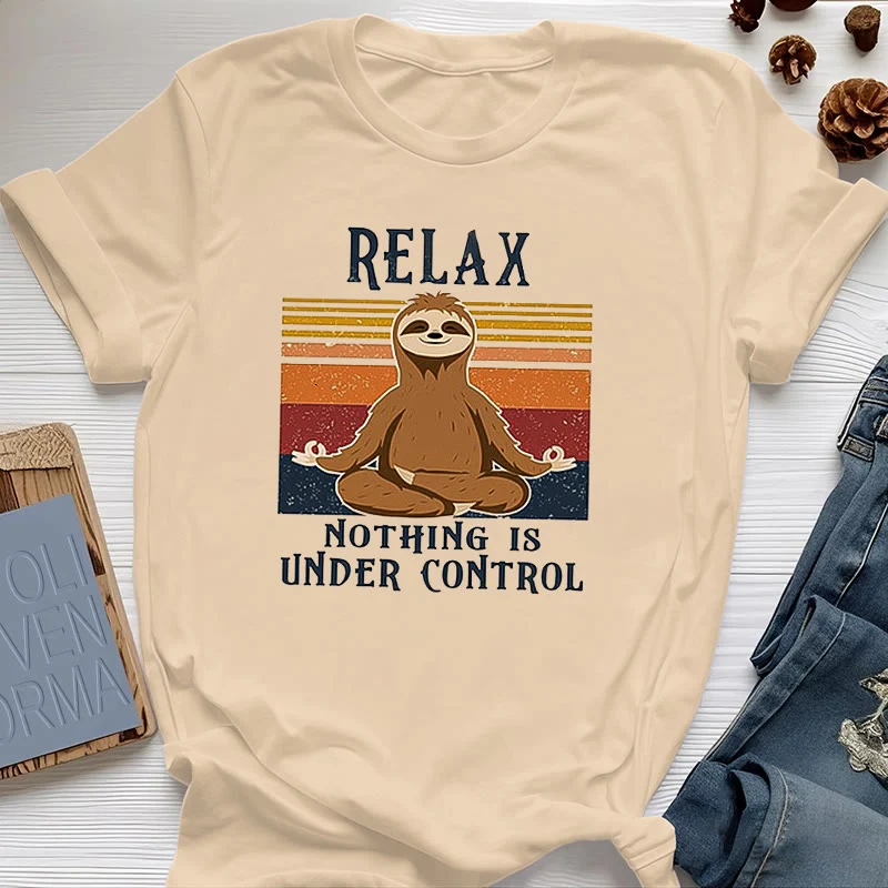 Olivenorma – Entspanntes Retro-Baumwoll-T-Shirt mit Faultier-Motiv