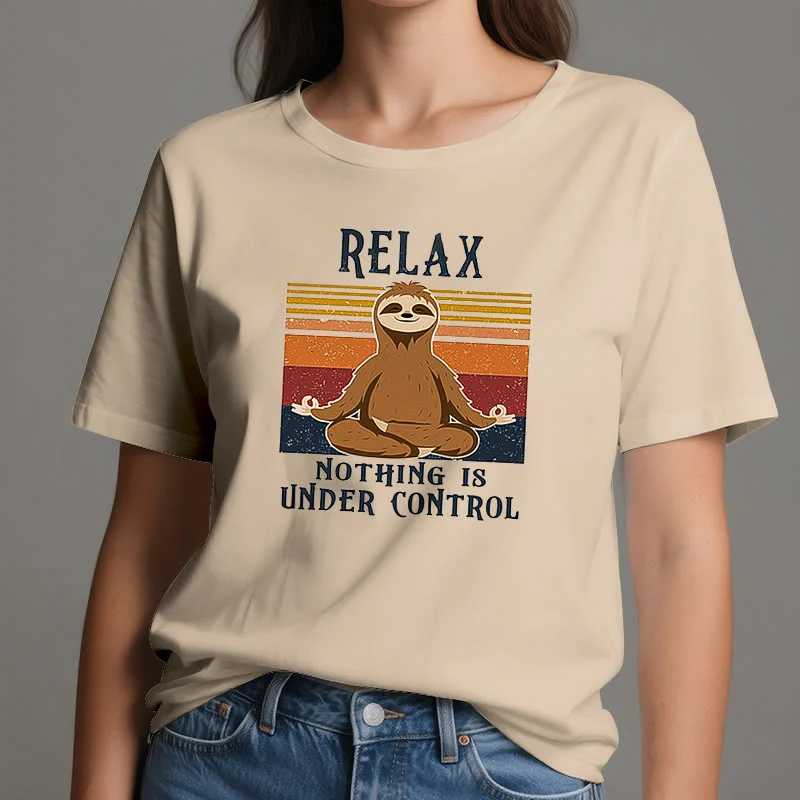 Olivenorma – Entspanntes Retro-Baumwoll-T-Shirt mit Faultier-Motiv
