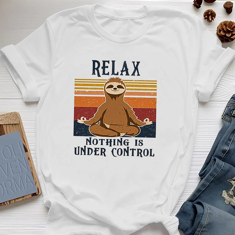 Olivenorma – Entspanntes Retro-Baumwoll-T-Shirt mit Faultier-Motiv