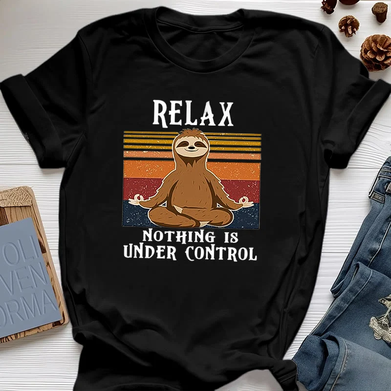 Olivenorma – Entspanntes Retro-Baumwoll-T-Shirt mit Faultier-Motiv