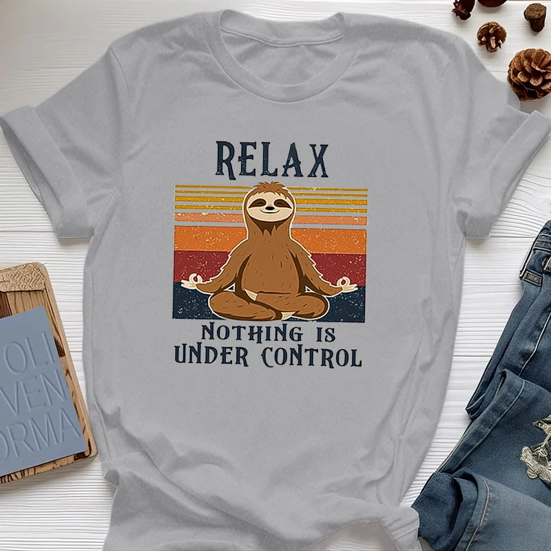 Olivenorma – Entspanntes Retro-Baumwoll-T-Shirt mit Faultier-Motiv
