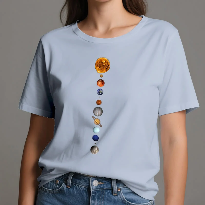 Olivenorma – T-Shirt mit Sonnensystem-Galaxien-Print