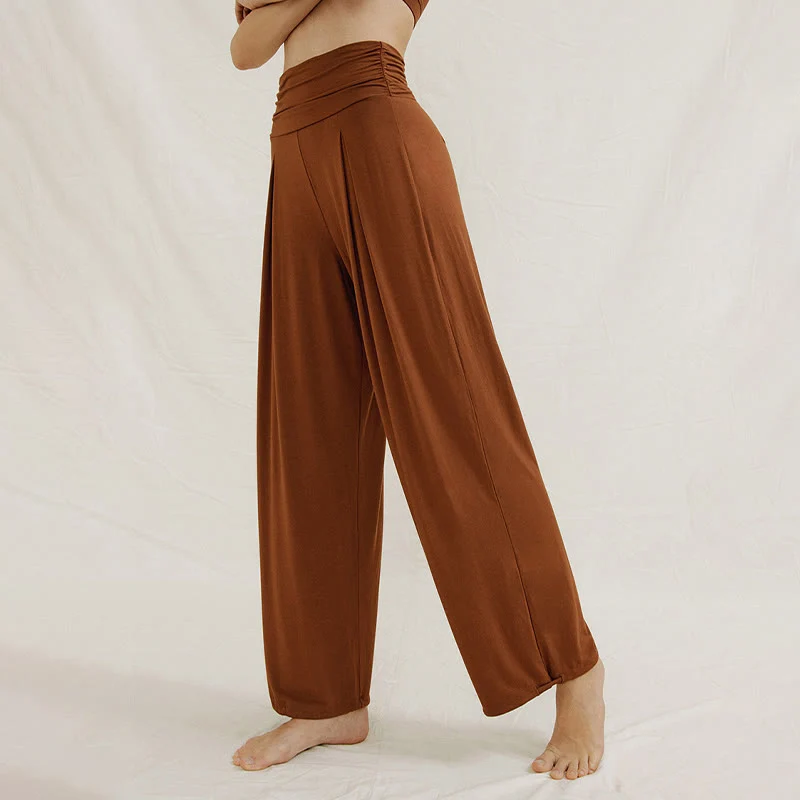 Olivenorma – Verstellbare Yogahose mit weitem Bein