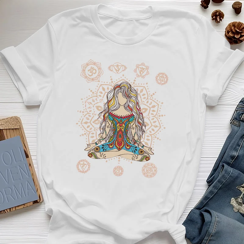 Olivenorma – Baumwoll-T-Shirt „Meditierende Göttin“