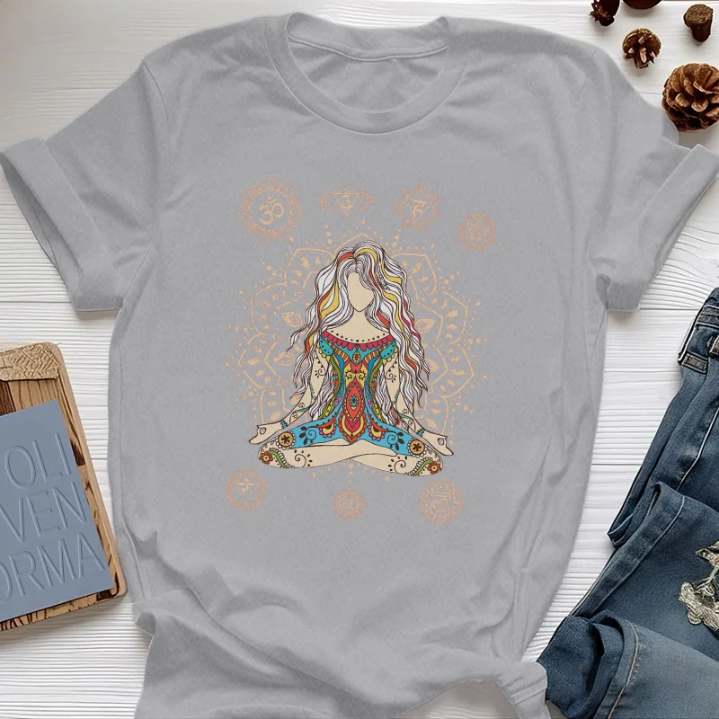 Olivenorma – Baumwoll-T-Shirt „Meditierende Göttin“