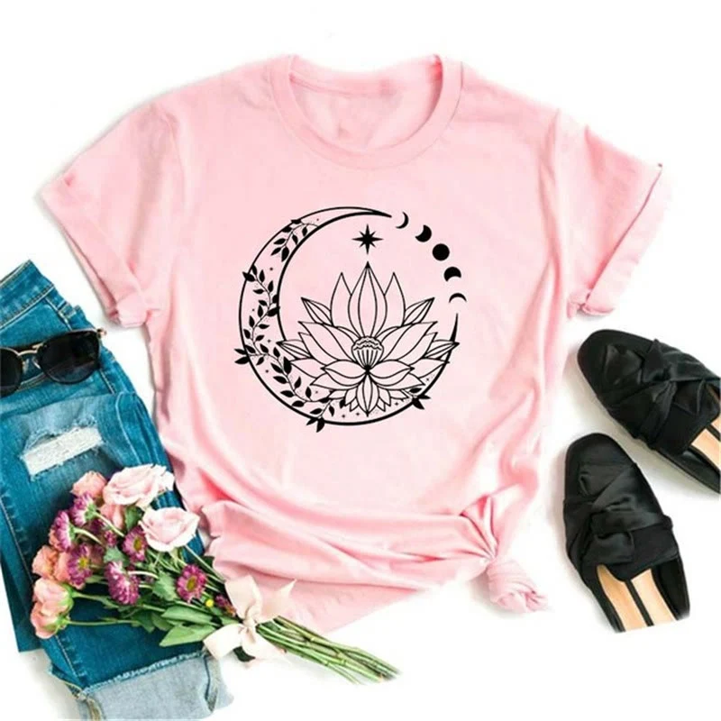 Olivenorma Polyester T-Shirt mit schwarzem Mond-Lotus-Aufdruck in Rosa