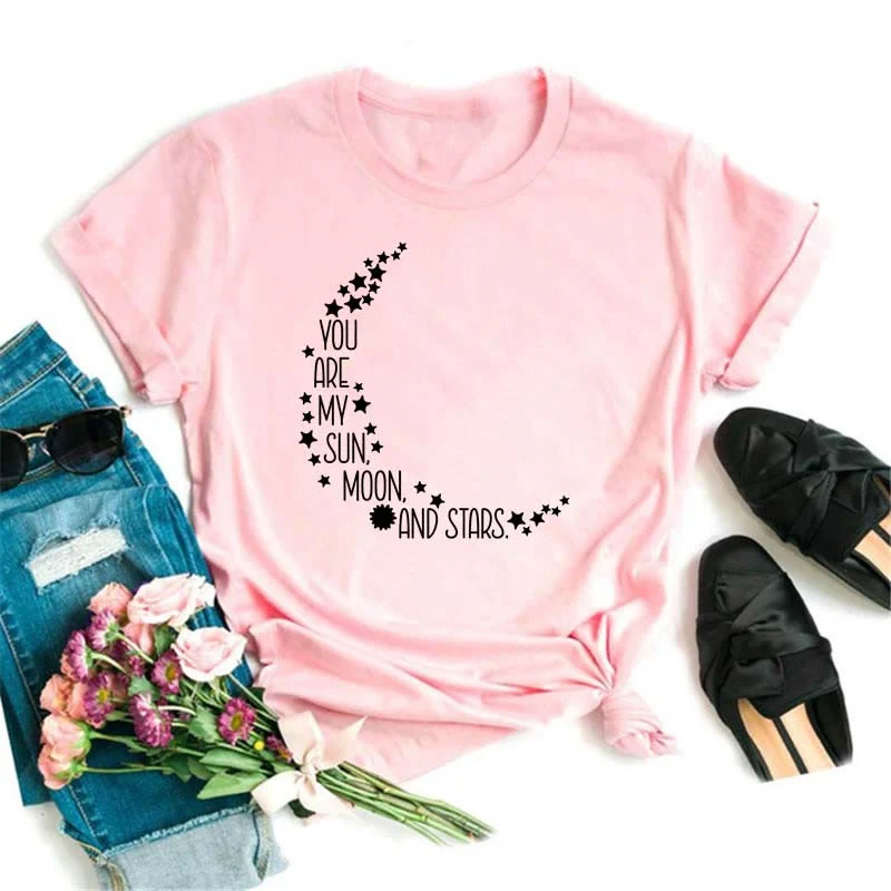 Olivenorma Polyester T-Shirt mit schwarzem Mond-Lotus-Aufdruck in Rosa