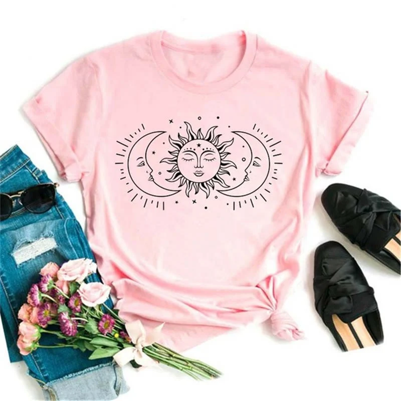 Olivenorma Polyester T-Shirt mit schwarzem Mond-Lotus-Aufdruck in Rosa