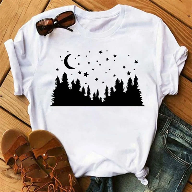 Olivenorma T-Shirt aus Baumwolle mit Mond- und Schmetterlingsdruck