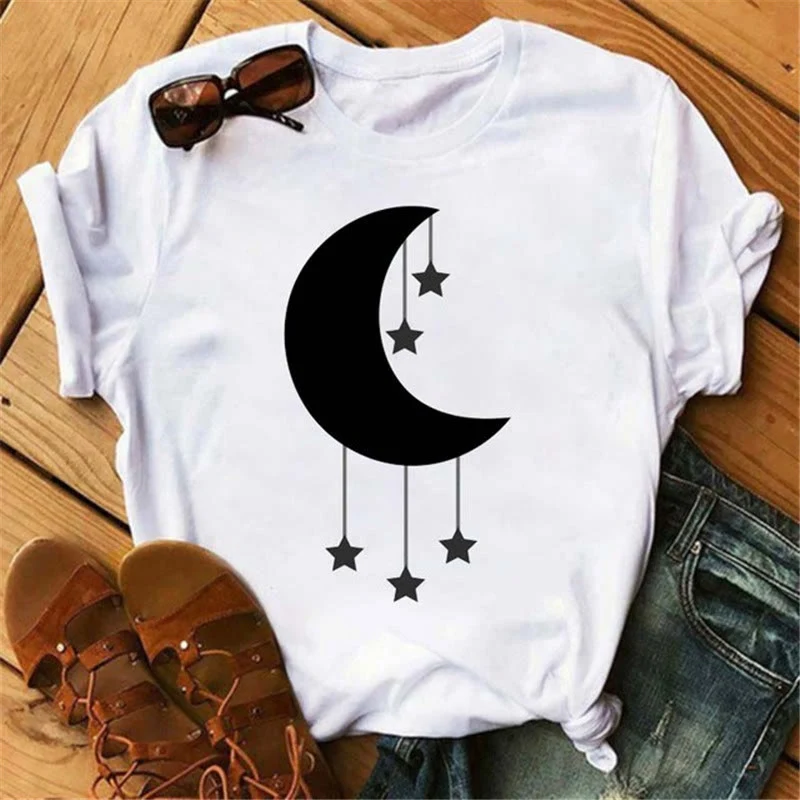 Olivenorma Cotton T-Shirt mit Mond- und Lotus-Print