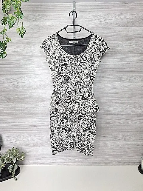 Bershka Etuikleid Schößchen 38
